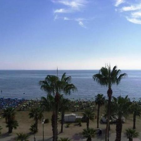 Sunorama Beach Apartment Larnaca Quarto foto