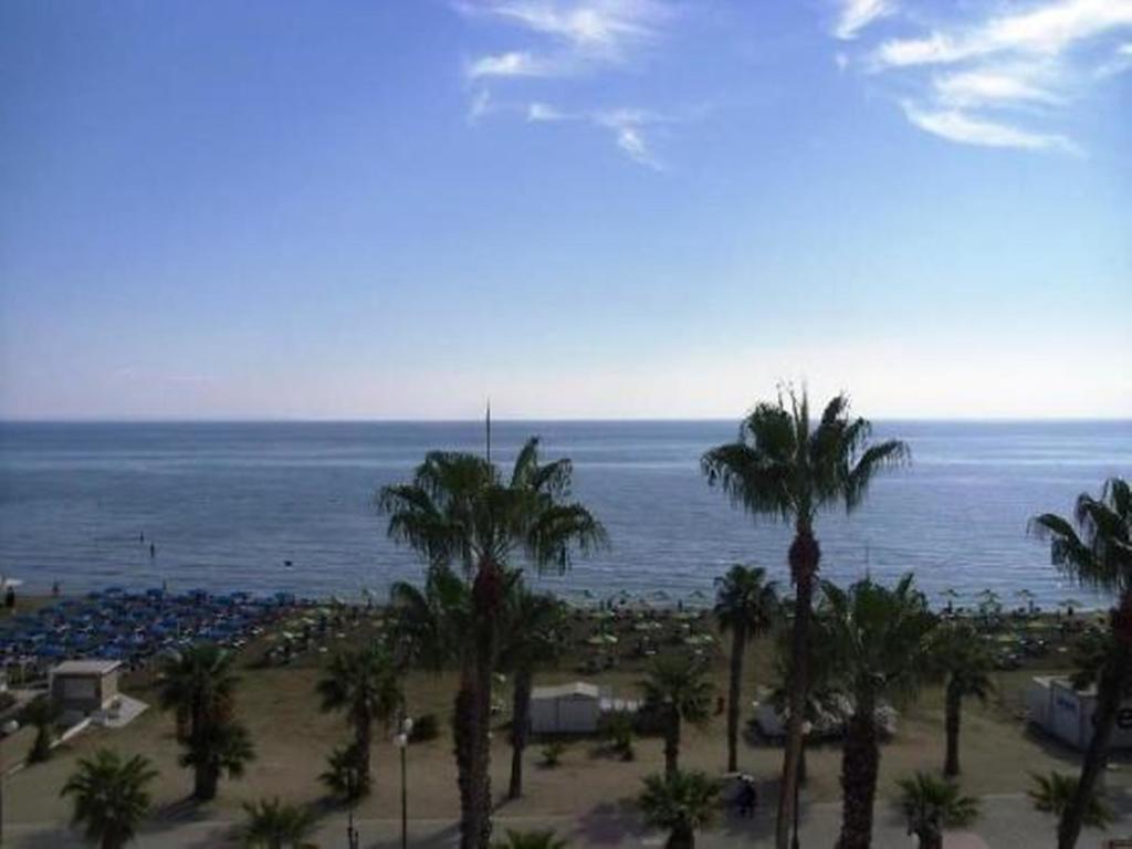 Sunorama Beach Apartment Larnaca Quarto foto